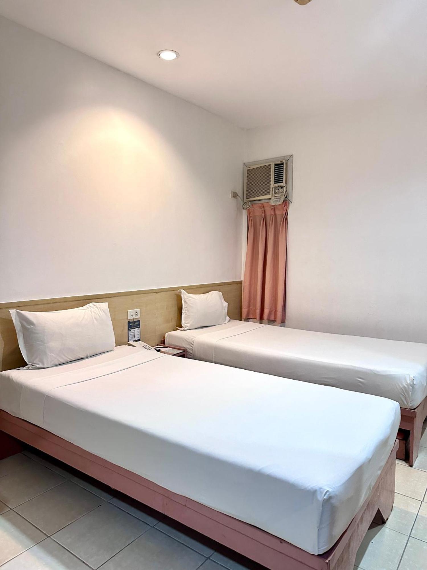Hotel Pier Cuatro Cebu Exterior photo